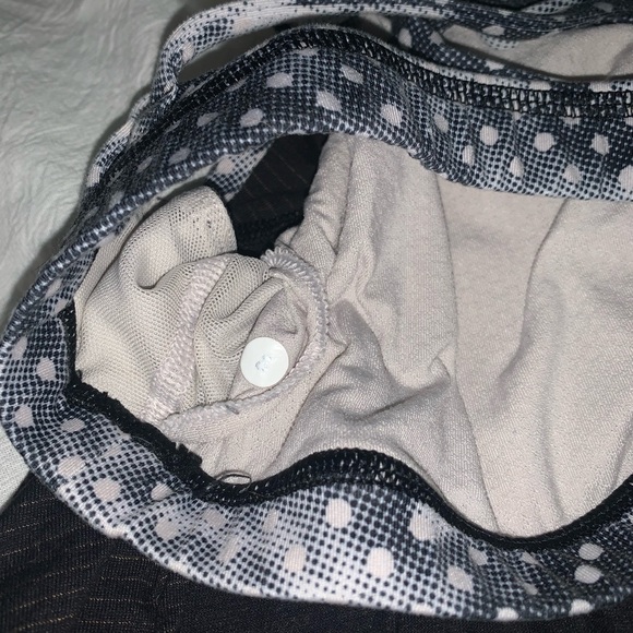 Lululemon Wild criss cross tank top.   Size 8 - Picture 2 of 6